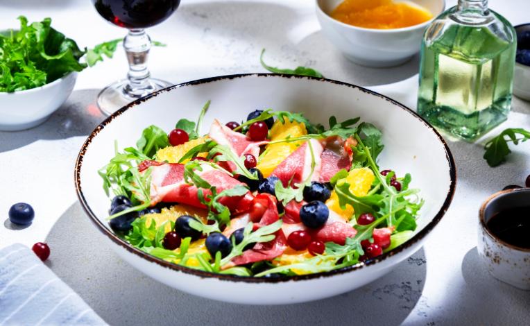 Gemischter Salat Geräucherte Entenbrust mit Aroma Rote Früchte
