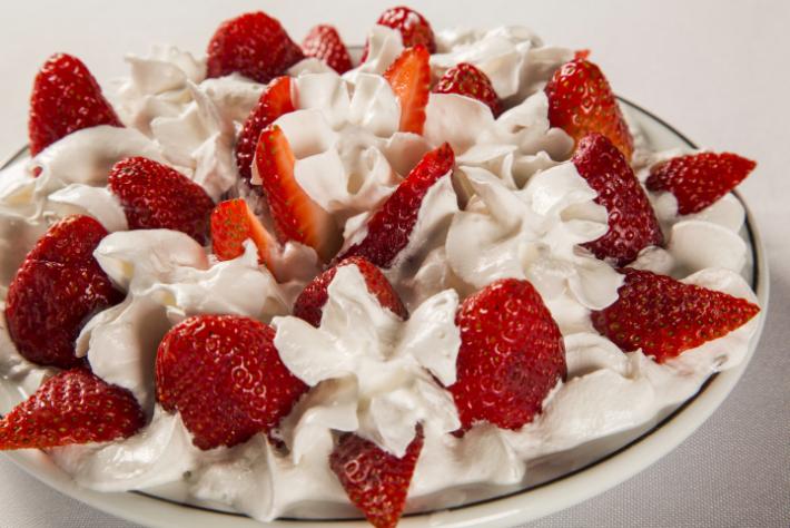 Erdbeeren hausgemachte Schlagsahne mit Melonenaroma
